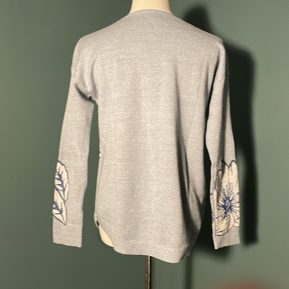 Chico’s size 1 sweater flower - Picture 5 of 5